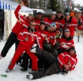 Gruppenfoto der Snowboarder (Chrigi v.l. schlich sich aufs Foto) an der Walliser Meisterschaft in Bellwald 08
